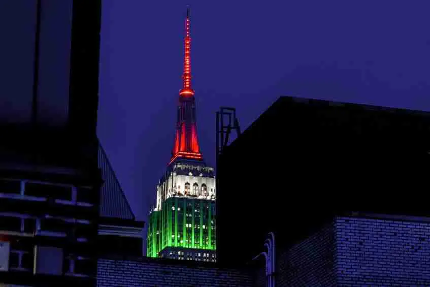 El Empire State Building colorido