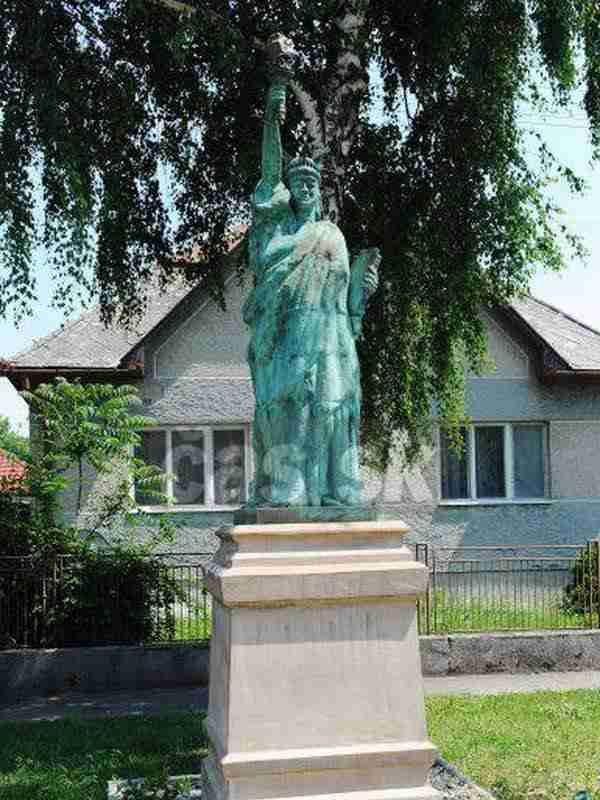 La estatua ubicada en Eslovaquia
