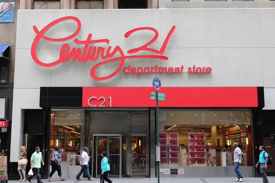 La tienda Century 21 está ubicada en el Downtown  Manhattan, Nueva York.