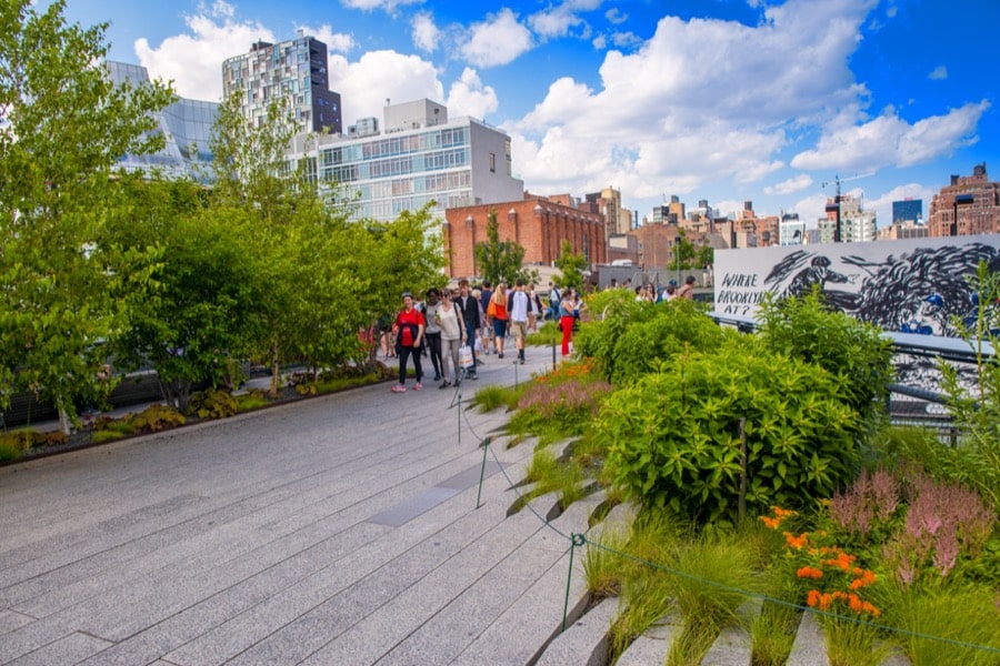 High Line es una hermosa pasarela elevada que lo llevará desde Meatpacking District hasta Hudson Yards