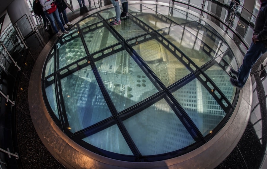 Una parte del observatorio One WTC con el piso de vidrio