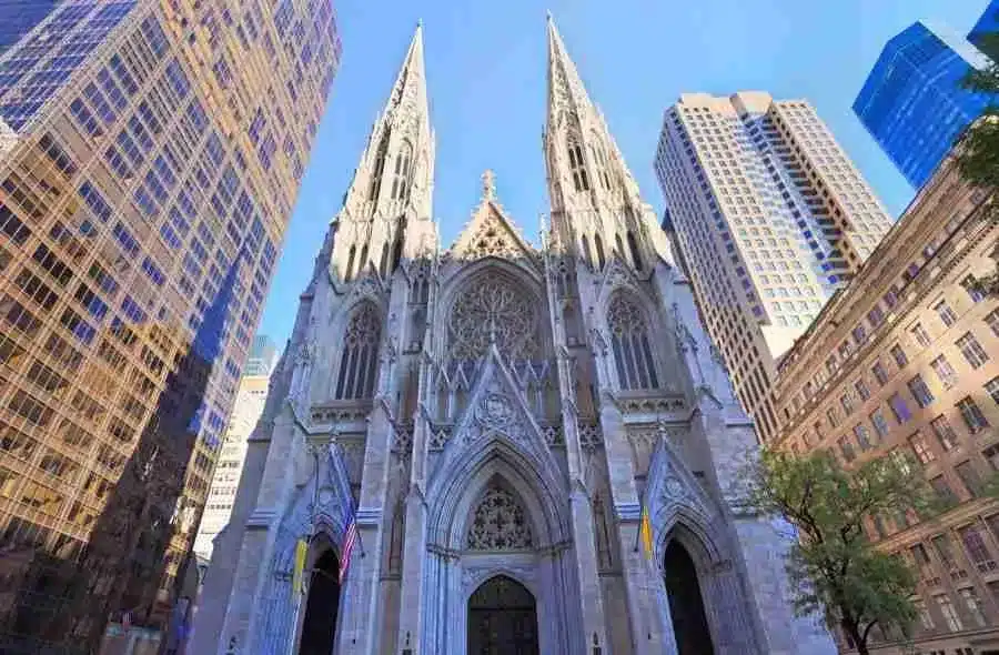 El exterior de la Catedral de San Patricio, Nueva York