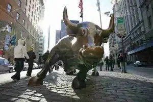 Primer plano del toro de Wall Street