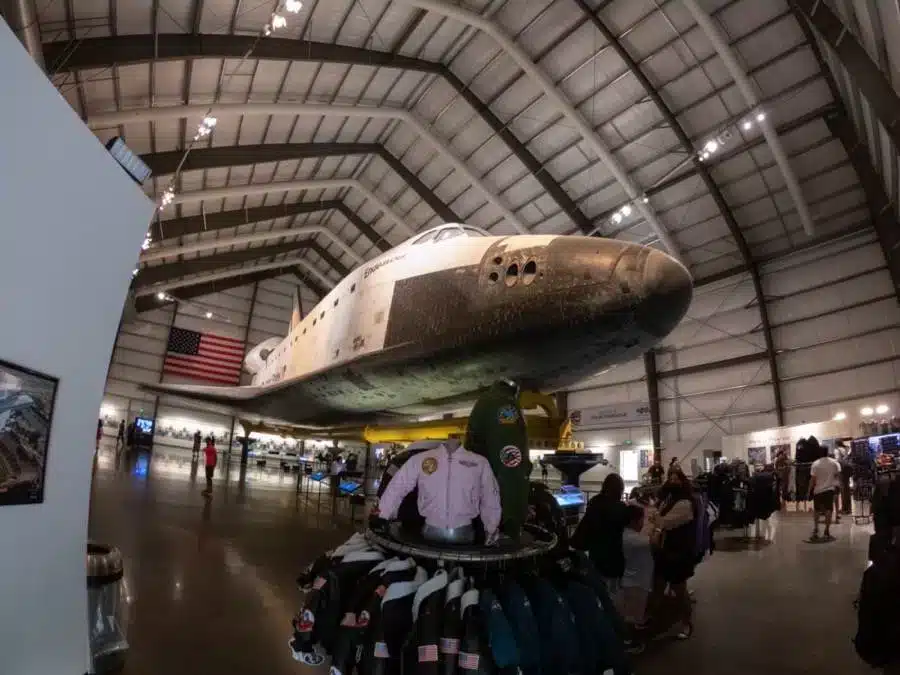 Lo Space Shuttle all’interno del museo USS Intrepid

