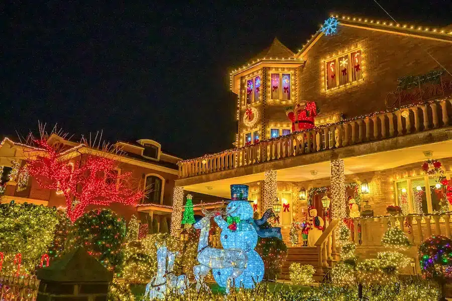 Recorrido por las casas navideñas de Dyker Heights